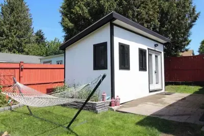 Image de Cozy cottage in charming Renton perfect for a relaxing getaway