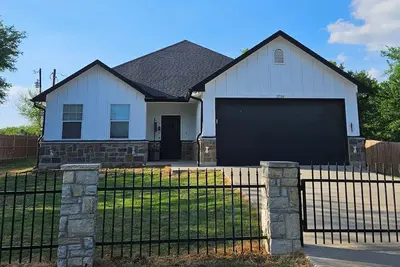 Image de Maggie's Place\n  A charming 3-bedroom home with gated boat and Jet Ski parking