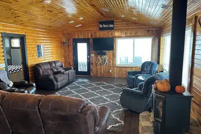 Image de Cozy lake cabin along the Platte River.