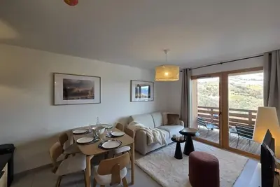 Image de 20m du centre station, 1er étage, balcon, télévision, casier à ski, 49m², Valmorel