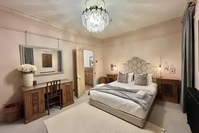 Image de Chester Gem: 3br Home with Garden