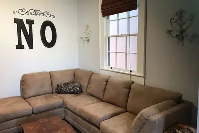 Image de 2-bedroom upstairs apartment in charming New Orleans near French Quarter