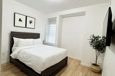 Image de Marvelous 3-bedroom/2 bath  apartment with Ac in vibrant Newark