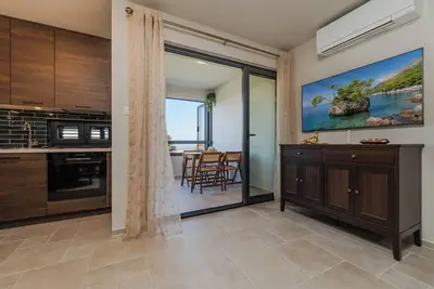 Image de Luxury beach apt with free parking- walk to beach
