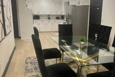 Image de Bobby Rush Inn 3 bedroom 1. 5 Bath modern house