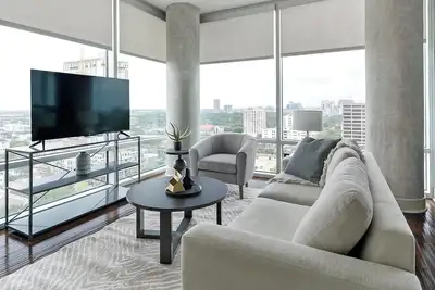 Image de Landing | Modern 2bd, Courtyard, Pool