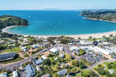 Image de Unbeatably central location, elevated sea views and proximity to the beach?