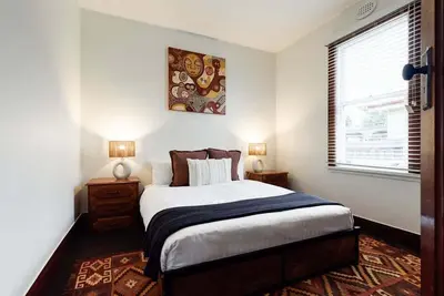 Image de Art Deco Home - Walk to Manubread and Star Cinema