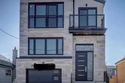 Image de Luxury Studio Suite in the heart of city with private entrance & free parking