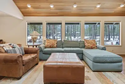 Image de 9 Salishan - Gorgeous, Hot Tub, Sharc, Location!