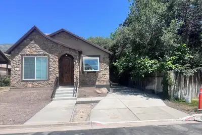 Image de Songbirds Spot Cottage in a peaceful, upscale area in Layton, Ut.