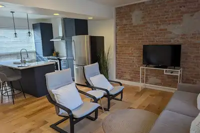 Image de Historic Elegance Meets Modern Comfort|Stylish 2br 2Bth, Walkable Heritage Area