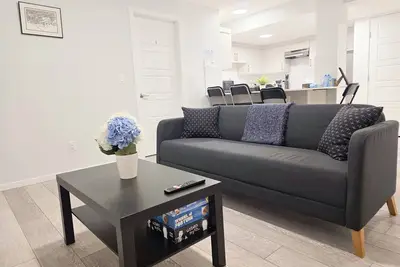 Image de [New] Spacious 2Bed 2Bath Suite close to Wem, Airport | Netflix, Disney+