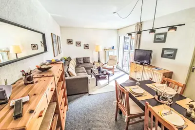 Image de Violettes Vacances A303 by Interhome