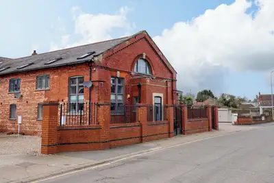 Image de 3 The Old Drill Hall, pet friendly, country holiday cottage in Alford