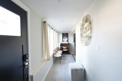 Image de Modern North Beacon Hill Retreat - Sauna & Hot Tub