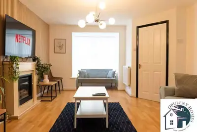 Detached 4 bed, Modern Contractor Pad, Reading