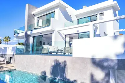 Image de 5-Bedroom Luxury Villa in Prime La Cala de Mijas – Walk to Beach, Golf & Dining