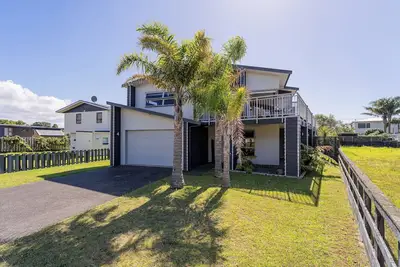 Image de Picturesque Patuwai – Estuary Views & Decks, spacious family escape