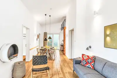 Image de Maison de vacances privée avec piscine, bain à remous, Wifi, Tv, terrasse, animaux admis