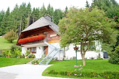 Image de Maison de vacances « Ferienhaus Hensler » avec vue sur la montagne, terrasse privée et Wi-Fi
