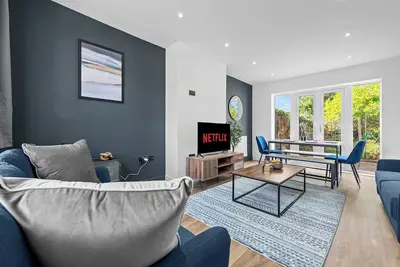 Image de New! Driveway Parking, Warwick Castle, M40, A46