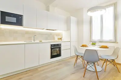 Riva Real Estate - Lake Central Suite