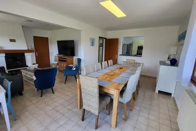 Image de Maison familiale 13 personnes avec grande table, jardin et piscine