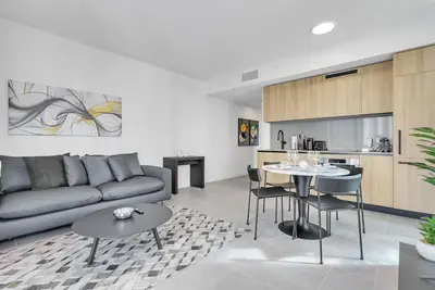 Image de 501-1808 Luxury Corner 1 Bedroom Rooftop Pool & Gym