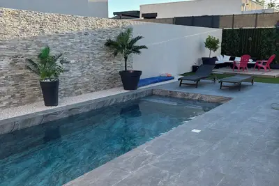 Image de Modern 4br Villa : Private Pool, Billards & 3 Baths, 15min Walk to Beach