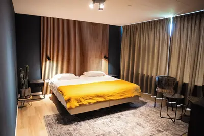 Image de Villa on Terschelling 10 rooms with private bathroom. 10 min cycling from beach.