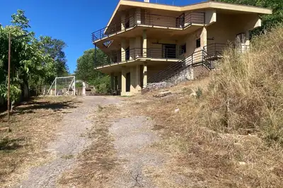 Image de House with a panoramic view of the center of Volturara.