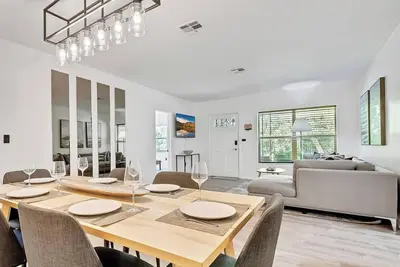 Image de Gated Miami Retreat, Walk to Marlins Stadium