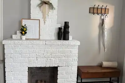 Image de Love nest cottage, steps to the dock, gorgeous waterfront cottage!