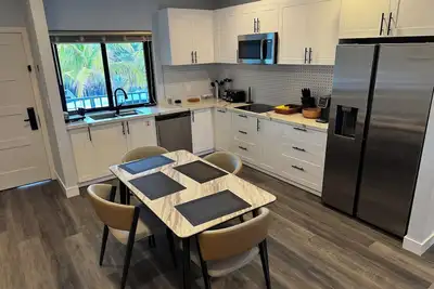 Image de Modern, Beautiful Studio/ 1- and 3-bedroom suites