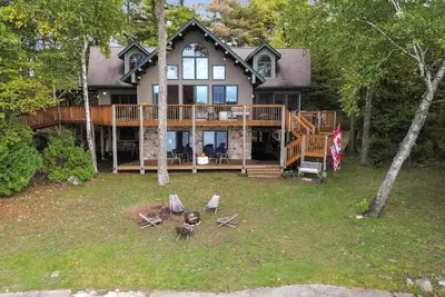 Image de Private Family Island Retreat on Charleston Lake