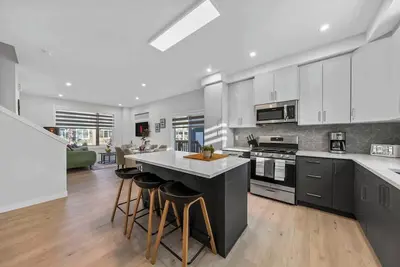 Image de Modern End 3br Townhouse Near U of A & Whyte Ave