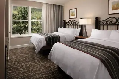 Image de 2-bedroom resort in charming Vail with great activities at a great rate.
