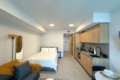 Image de Cozy Downtown Studio - Prime Location - Sleeps 4 - Fully Equipped