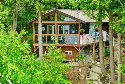 Image de Waterfront cottage on Christie Lake! \nArrive, unwind, and belong.