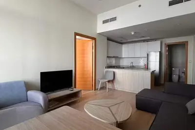 Image de Walk to Metro - Modern 1br w/ Pool & Gym - 2 Baths