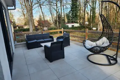 Image de Forest Home – Maison cosy en forêt, lac & tennis –Idéal famille à 1h30 de Paris