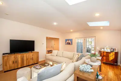 Image de Centerville House with Pool & Barnstable Beach Sticker!