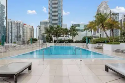 Image de 47th-Floor Brickell Condo w/ City Views & Pool