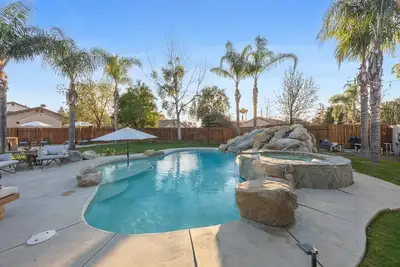 Image de Resort Style House -pool-office-gym in the Northwest of the city.