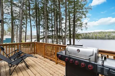 Image de Peaceful Lakeside Cottage ~ Sunsets & Lake Access