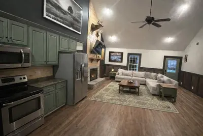 Image de Just in time for the Masters. Charming 2 bedroom home!