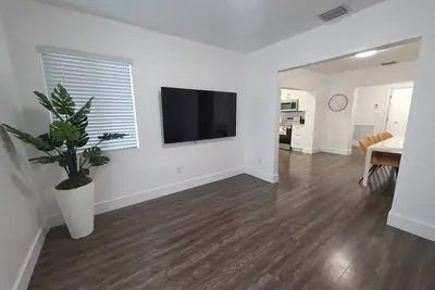 Image de Flamingo Family House - Near Airport\nFabulous 3-bedroom house with Ac.