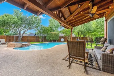 Image de Spacious Retreat Pool Oasis PingPong Sleeps16