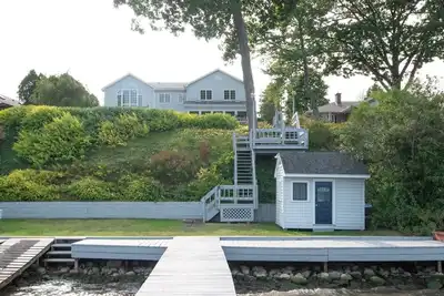 Image de Sunrise on the Bay: Luxurious Seneca Lakefront Escape